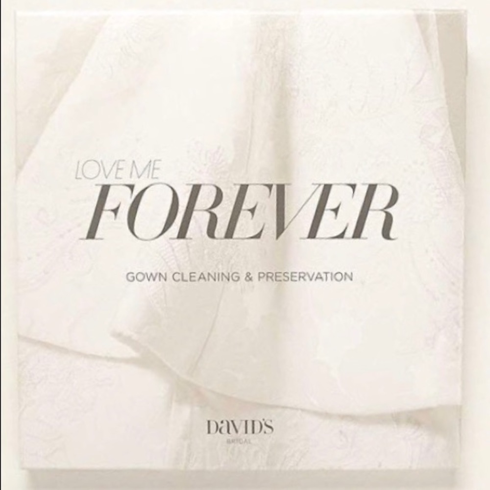 👰David’s bridal preservation kit for wedding gown